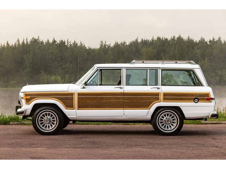 1989 Jeep SJ Grand Wagoneer - Image 11 of 31