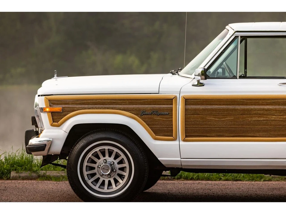 1989 Jeep SJ Grand Wagoneer - Image 12 of 31