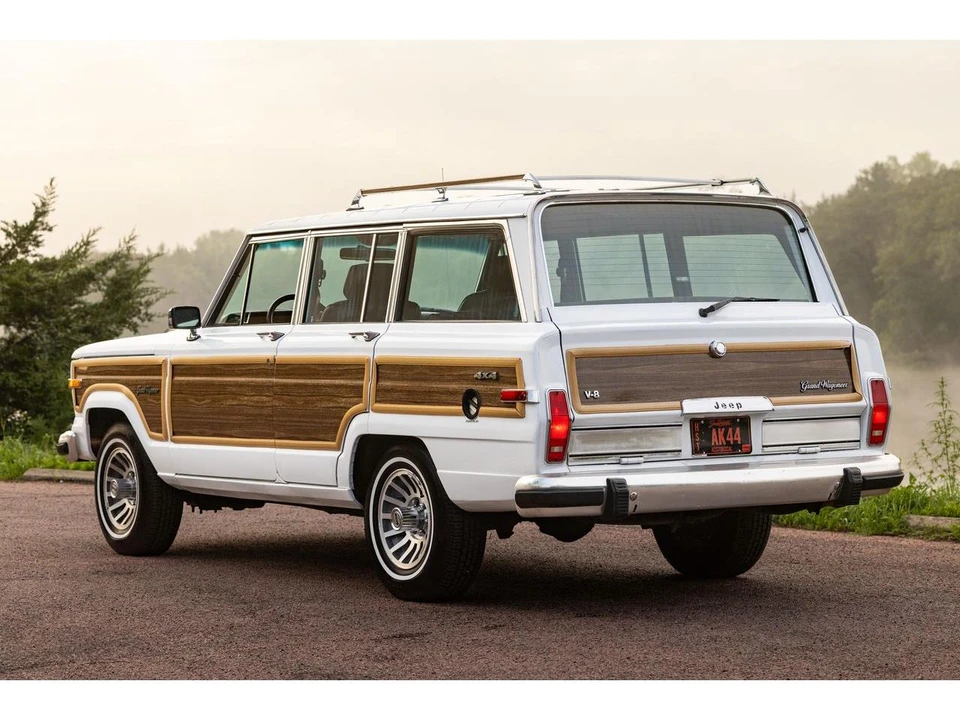 1989 Jeep SJ Grand Wagoneer - Image 15 of 31