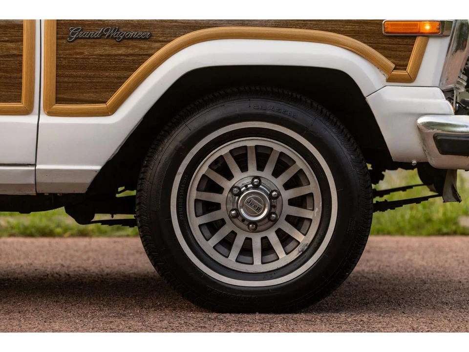 1989 Jeep SJ Grand Wagoneer - Image 16 of 31