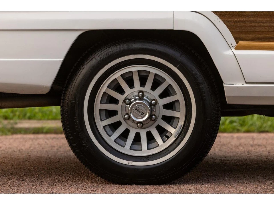 1989 Jeep SJ Grand Wagoneer - Image 17 of 31