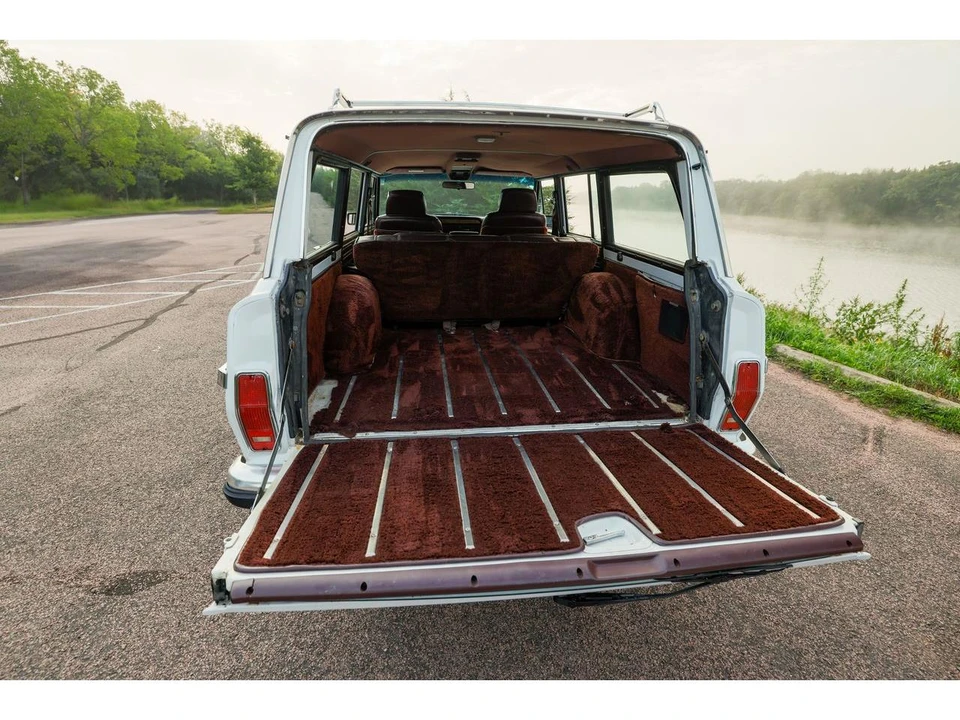 1989 Jeep SJ Grand Wagoneer - Image 20 of 31