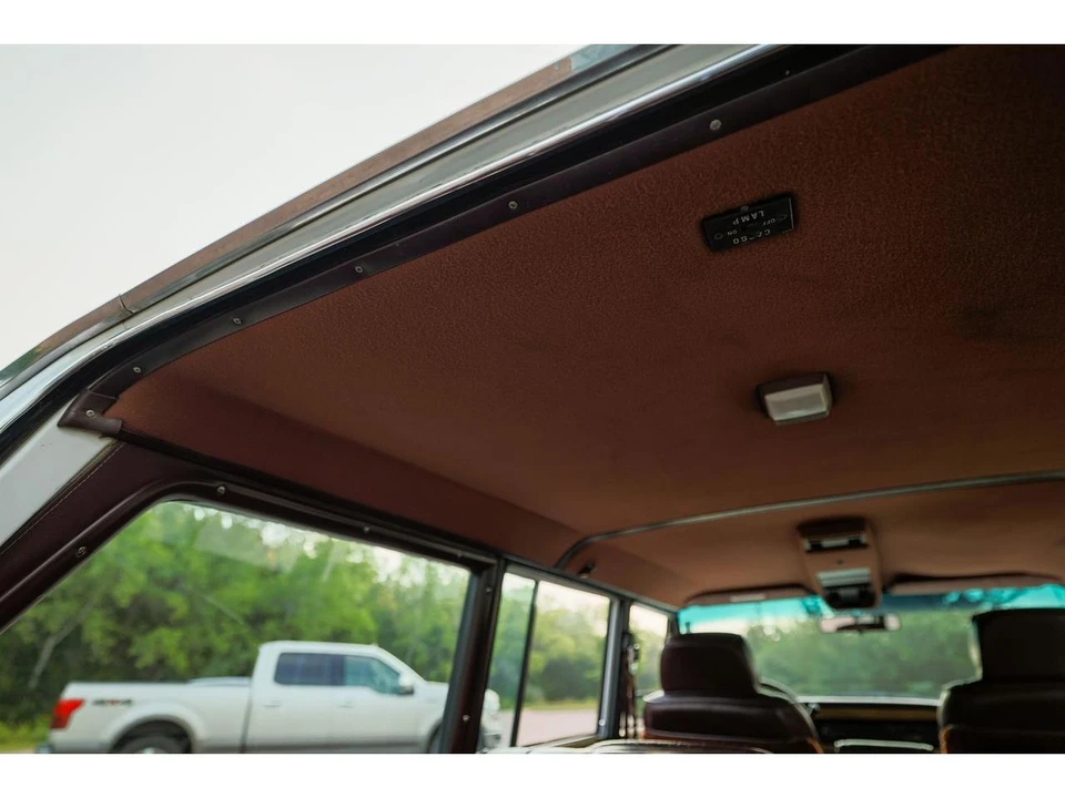 1989 Jeep SJ Grand Wagoneer - Image 21 of 31