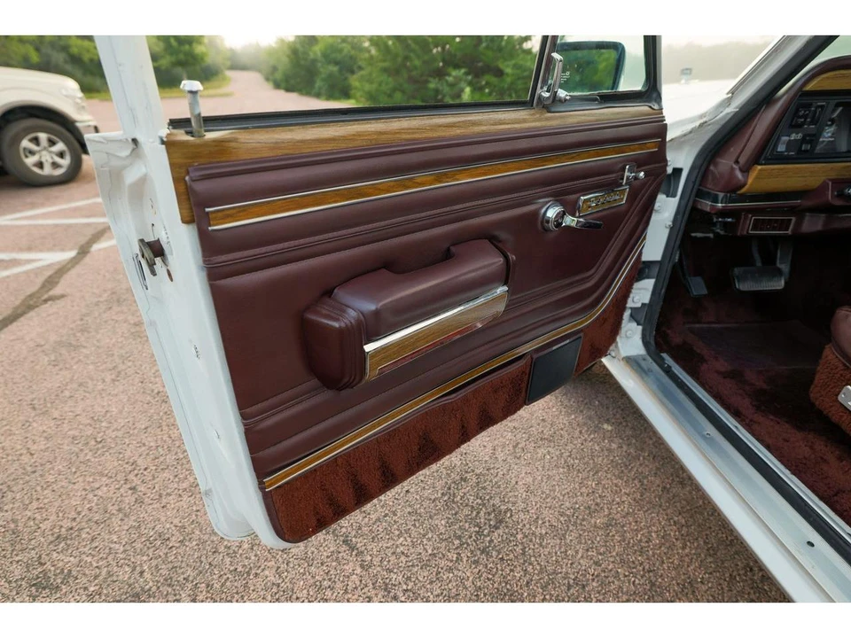 1989 Jeep SJ Grand Wagoneer - Image 29 of 31