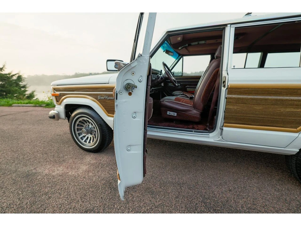 1989 Jeep SJ Grand Wagoneer - Image 30 of 31