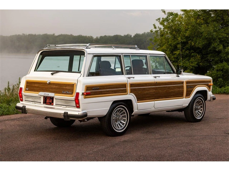 1989 Jeep SJ Grand Wagoneer - Image 21 of 31