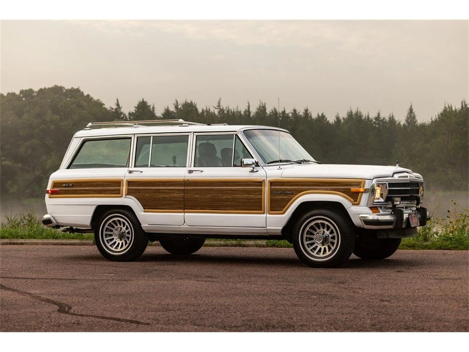 1989 Jeep SJ Grand Wagoneer - Image 16 of 31