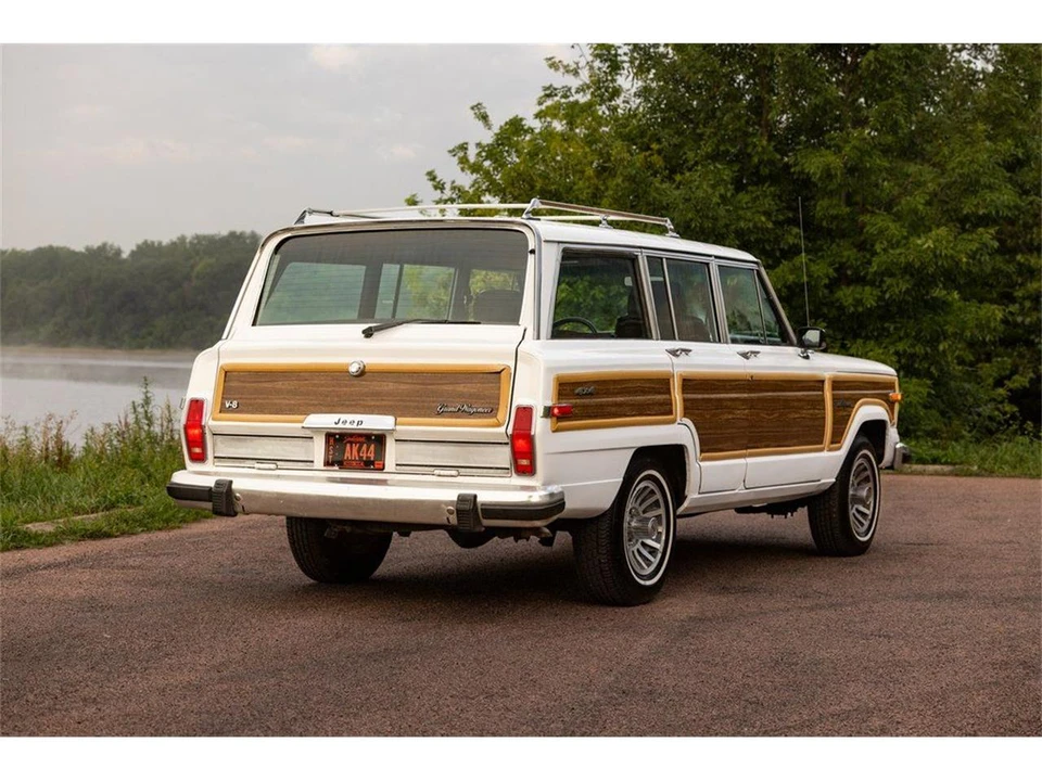 1989 Jeep SJ Grand Wagoneer - Image 22 of 31