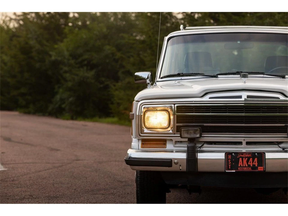 1989 Jeep SJ Grand Wagoneer - Image 12 of 31