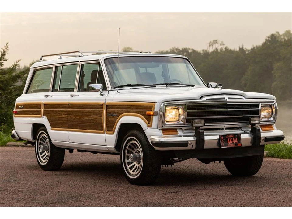 1989 Jeep SJ Grand Wagoneer - Image 7 of 31