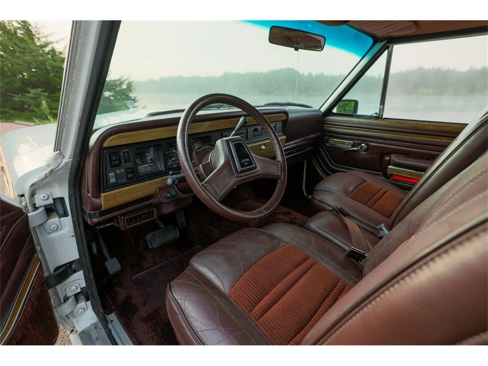 1989 Jeep SJ Grand Wagoneer - Image 2 of 31