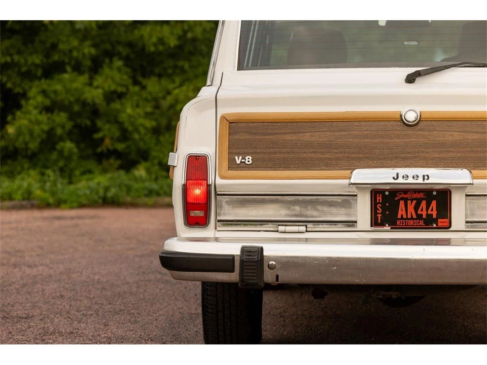 1989 Jeep SJ Grand Wagoneer - Image 24 of 31