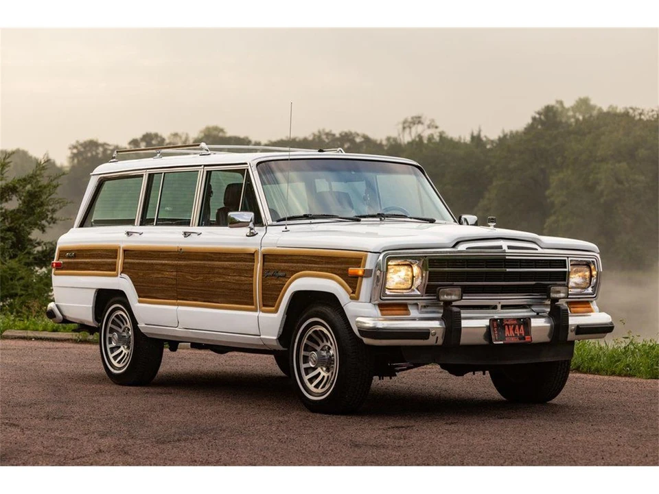 1989 Jeep SJ Grand Wagoneer - Image 14 of 31