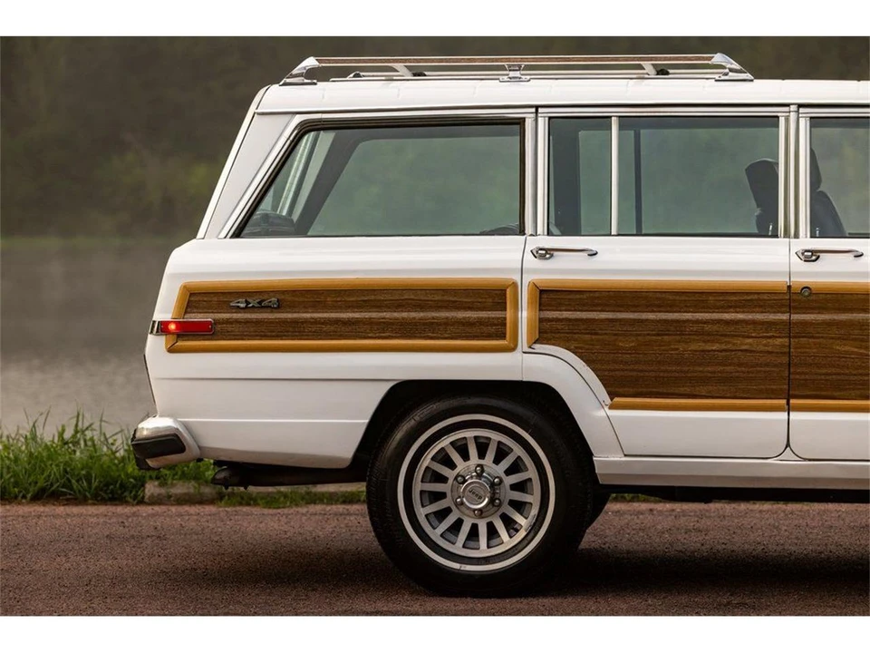 1989 Jeep SJ Grand Wagoneer - Image 20 of 31