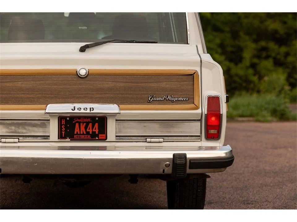 1989 Jeep SJ Grand Wagoneer - Image 25 of 31