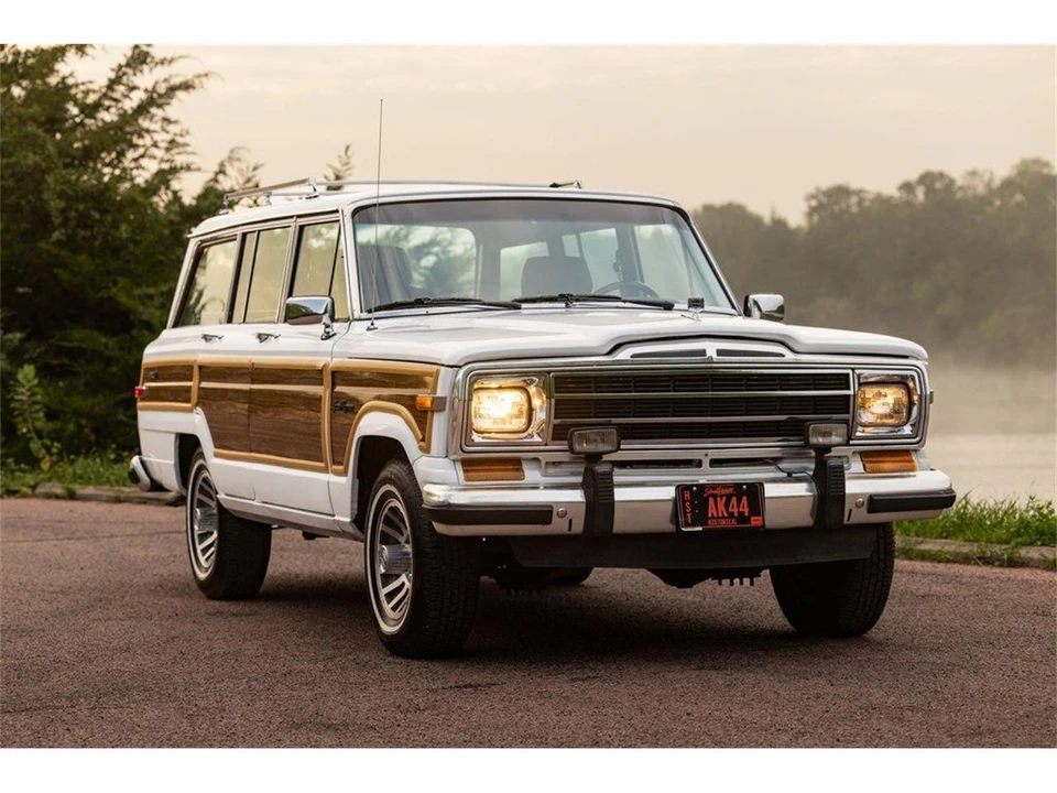 1989 Jeep SJ Grand Wagoneer - Image 10 of 31