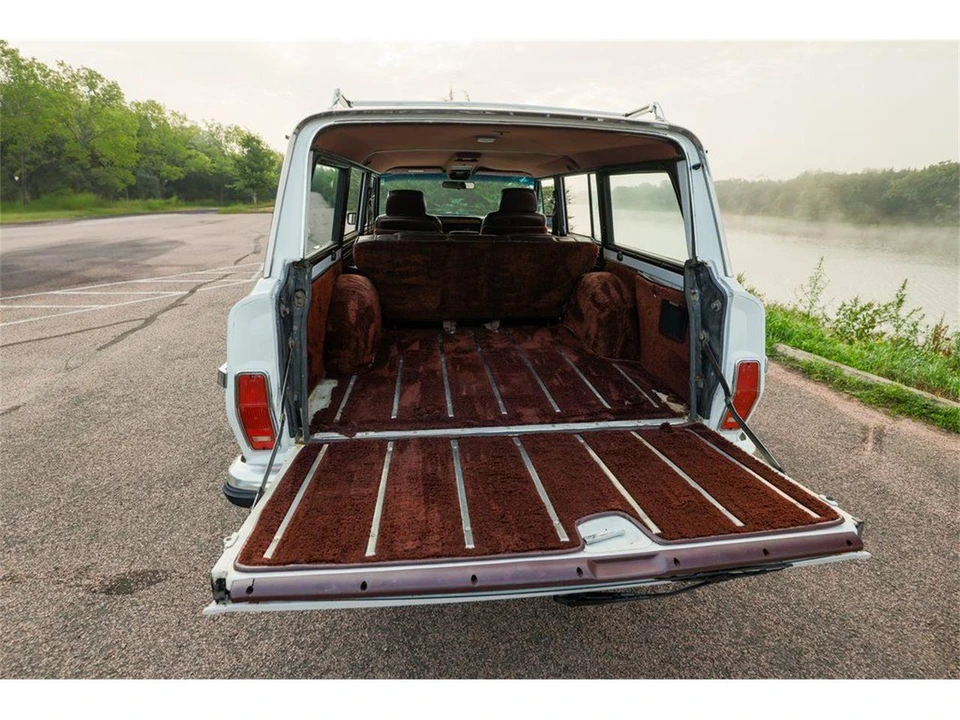 1989 Jeep SJ Grand Wagoneer - Image 5 of 31