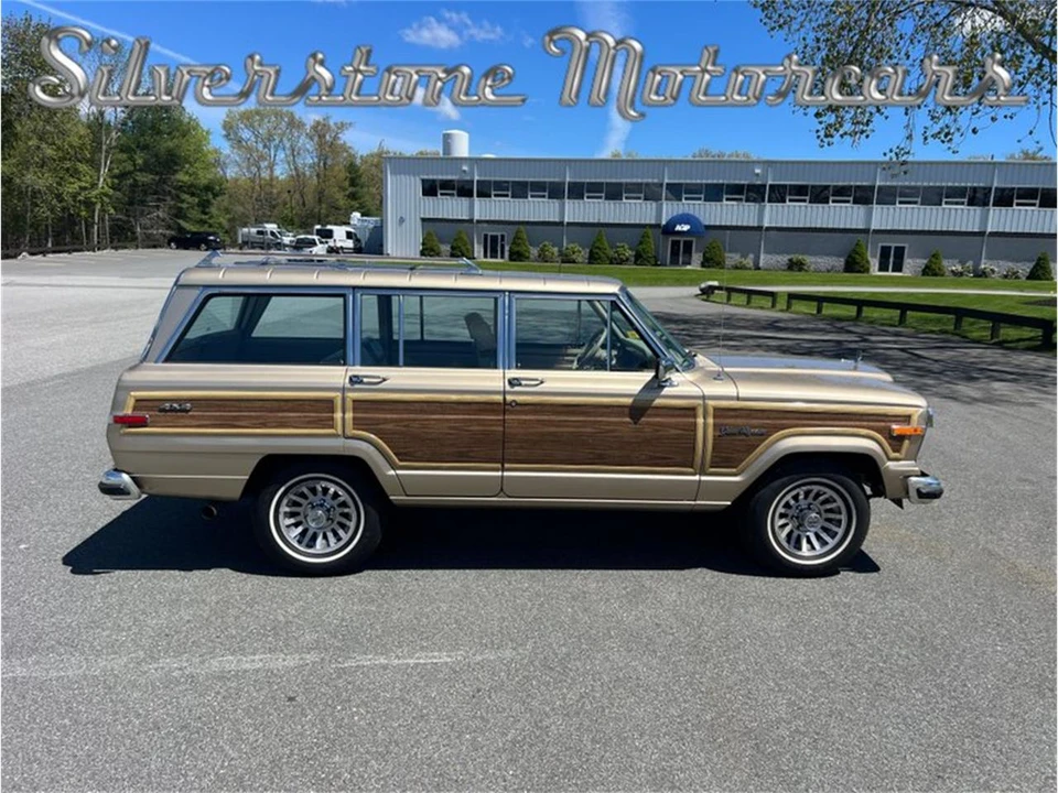 1989 Jeep SJ Grand Wagoneer - Image 9 of 31