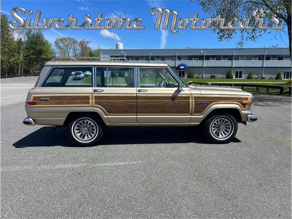 1989 Jeep SJ Grand Wagoneer - Image 25 of 31