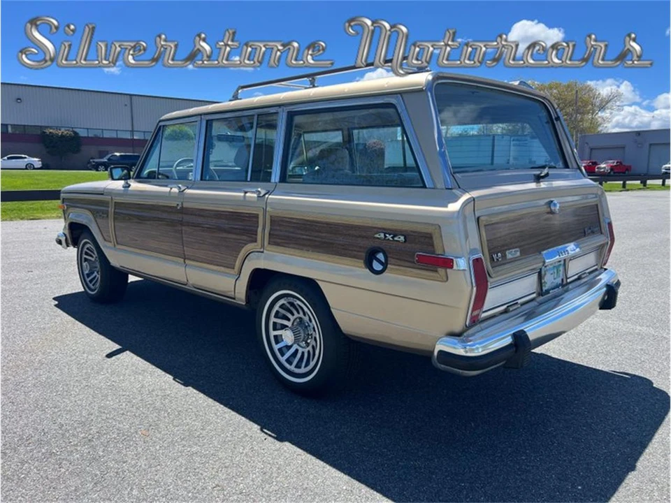 1989 Jeep SJ Grand Wagoneer - Image 5 of 31