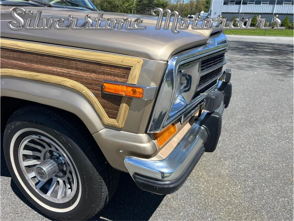 1989 Jeep SJ Grand Wagoneer - Image 14 of 31