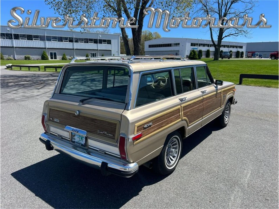 1989 Jeep SJ Grand Wagoneer - Image 18 of 31