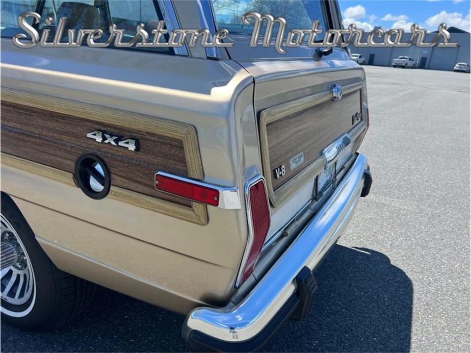 1989 Jeep SJ Grand Wagoneer - Image 22 of 31