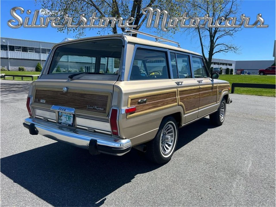 1989 Jeep SJ Grand Wagoneer - Image 7 of 31