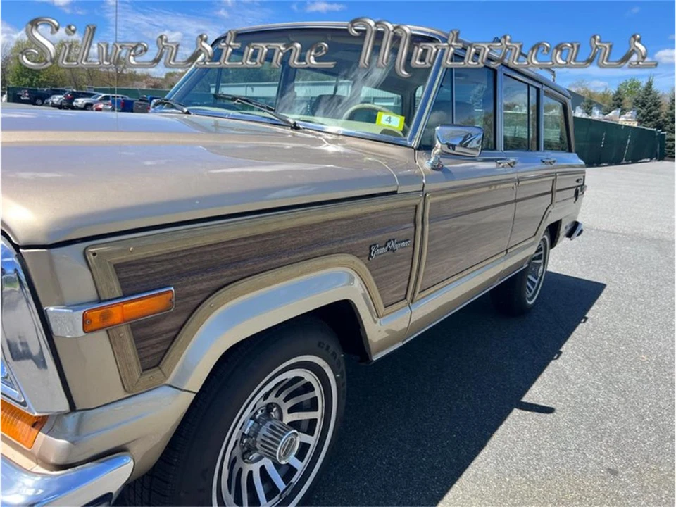 1989 Jeep SJ Grand Wagoneer - Image 11 of 31