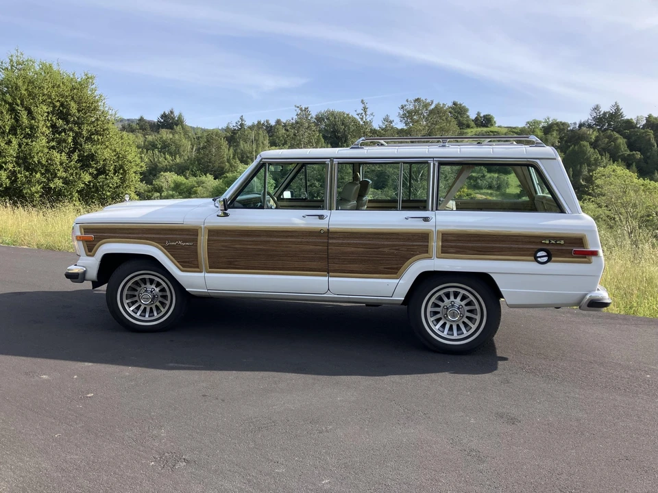1989 Jeep SJ Grand Wagoneer - Image 5 of 31