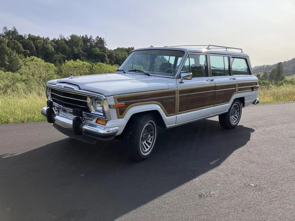 1989 Jeep SJ Grand Wagoneer - Image 3 of 31