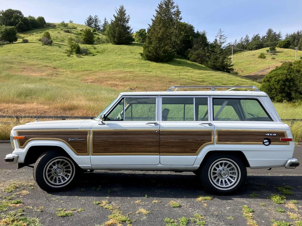1989 Jeep SJ Grand Wagoneer - Image 6 of 31
