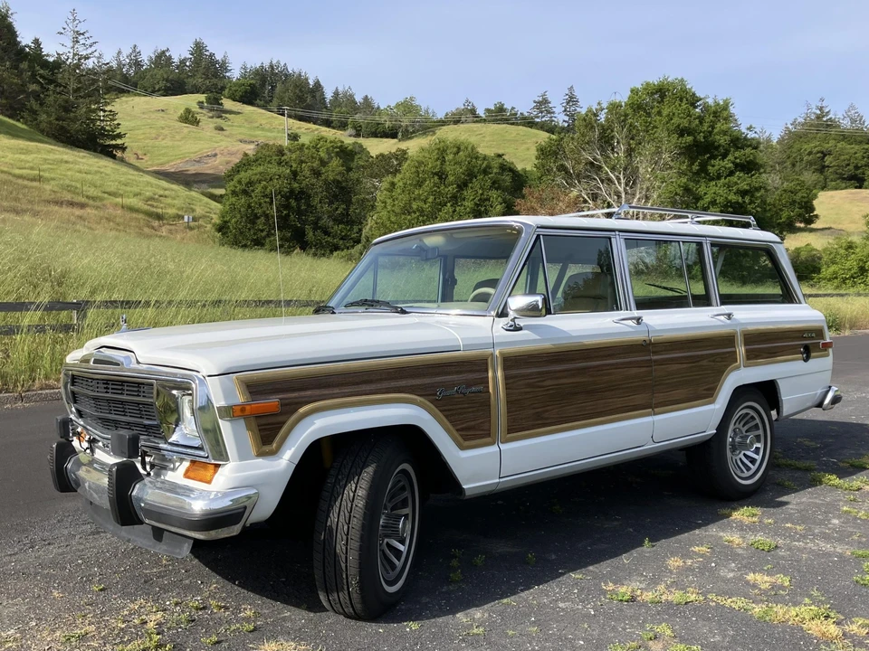 1989 Jeep SJ Grand Wagoneer - Image 4 of 31