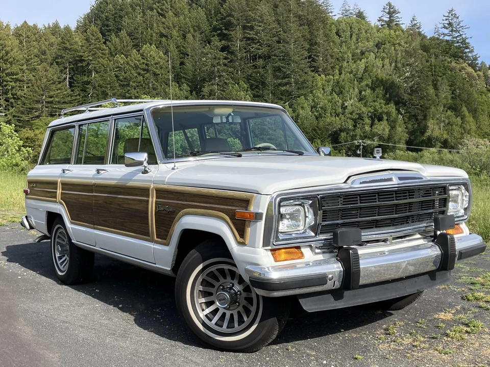 1989 Jeep SJ Grand Wagoneer - Image 11 of 31