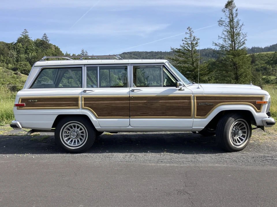 1989 Jeep SJ Grand Wagoneer - Image 10 of 31