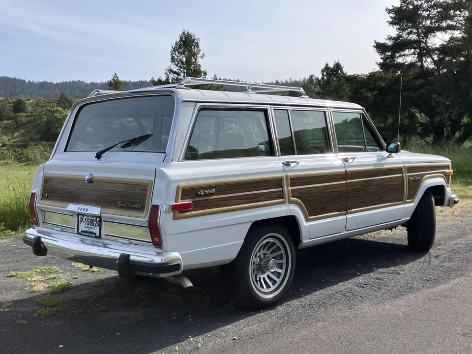 1989 Jeep SJ Grand Wagoneer - Image 9 of 31