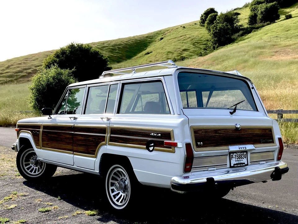 1989 Jeep SJ Grand Wagoneer - Image 7 of 31