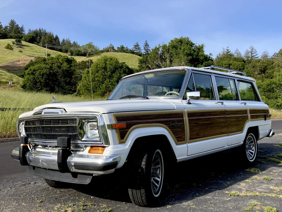 1989 Jeep SJ Grand Wagoneer - Image 2 of 31