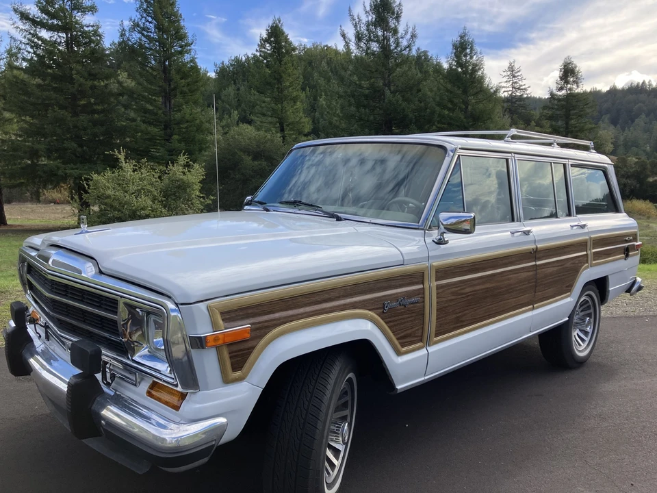 1989 Jeep SJ Grand Wagoneer - Image 13 of 31