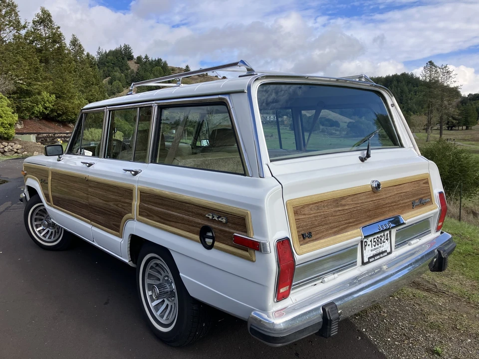 1989 Jeep SJ Grand Wagoneer - Image 14 of 31