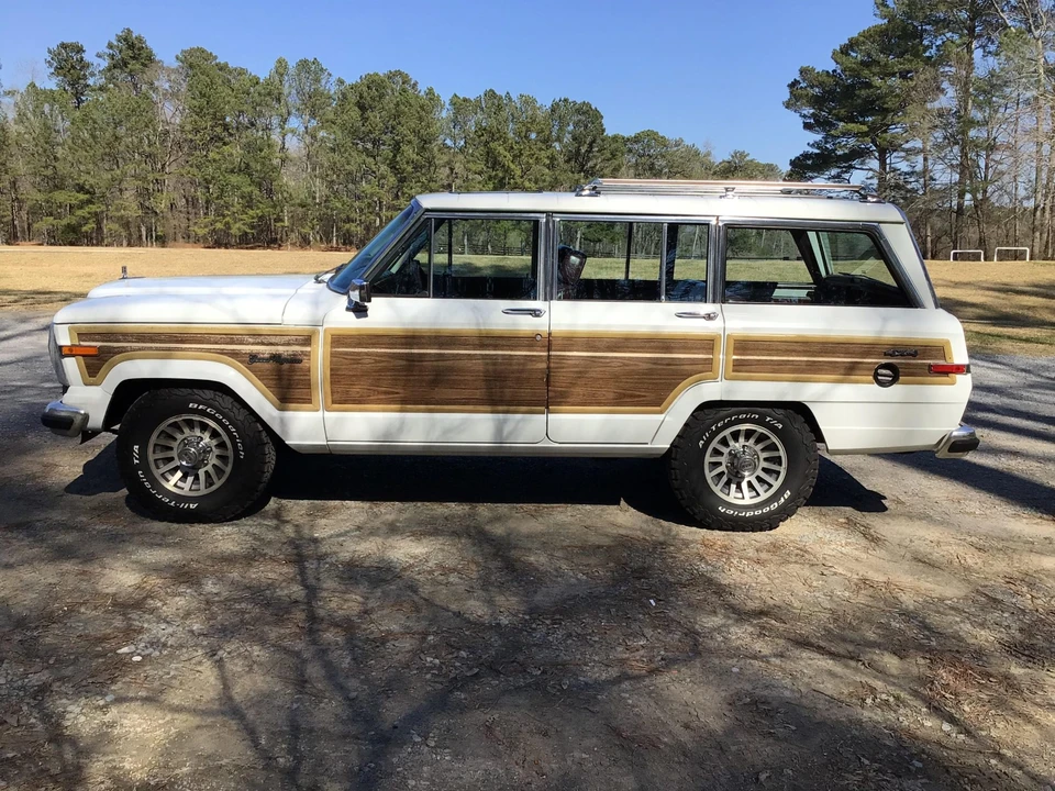 1989 Jeep SJ Grand Wagoneer - Image 10 of 31