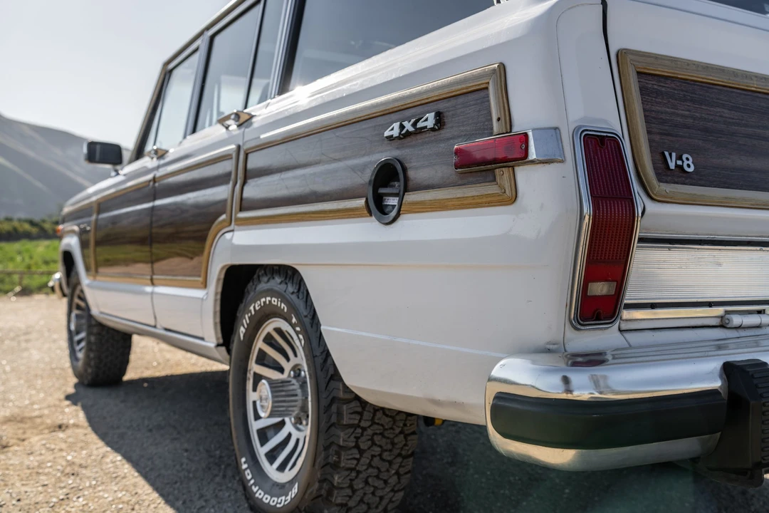 1989 Jeep SJ Grand Wagoneer - Image 15 of 31