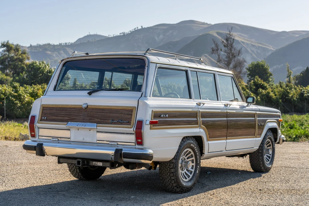 1989 Jeep SJ Grand Wagoneer - Image 6 of 31