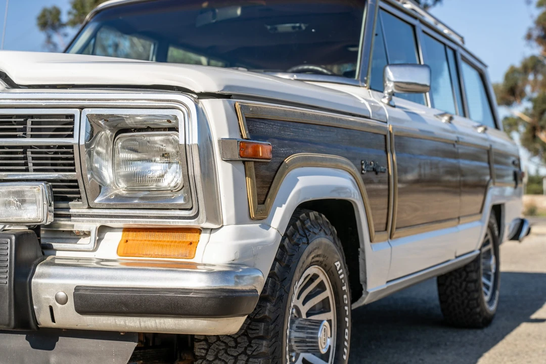 1989 Jeep SJ Grand Wagoneer - Image 12 of 31