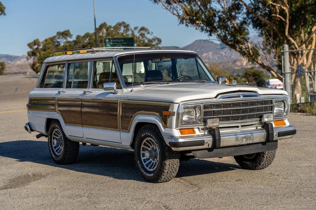1989 Jeep SJ Grand Wagoneer - Image 4 of 31