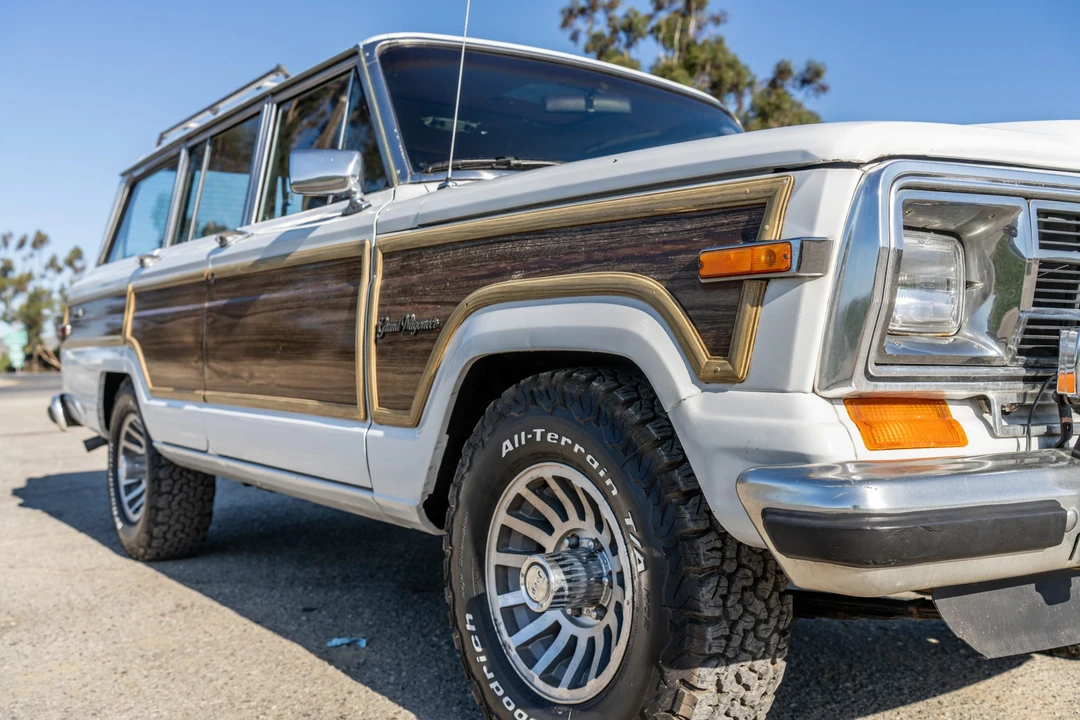 1989 Jeep SJ Grand Wagoneer - Image 11 of 31