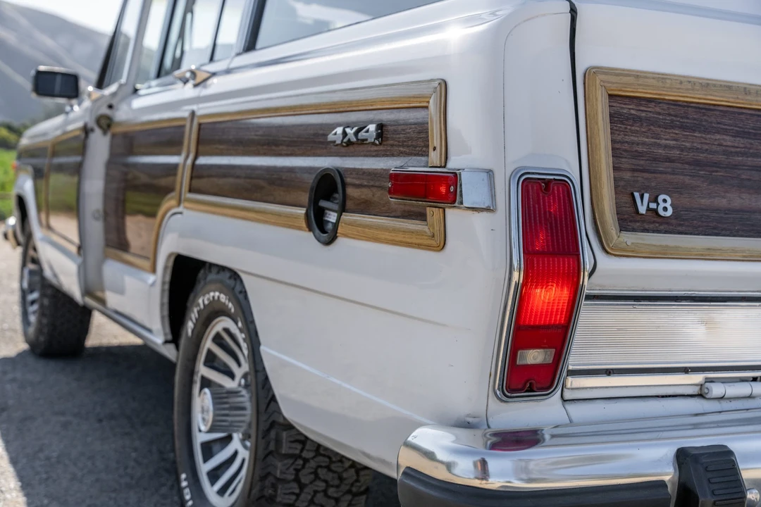 1989 Jeep SJ Grand Wagoneer - Image 19 of 31