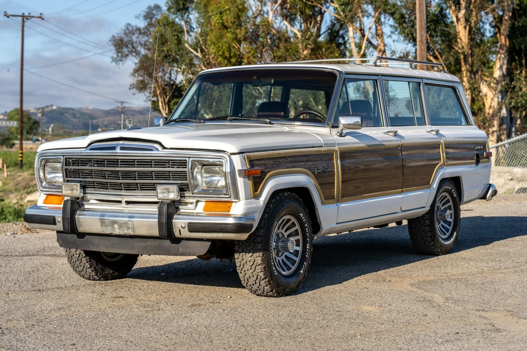 1989 Jeep SJ Grand Wagoneer - Image 2 of 31