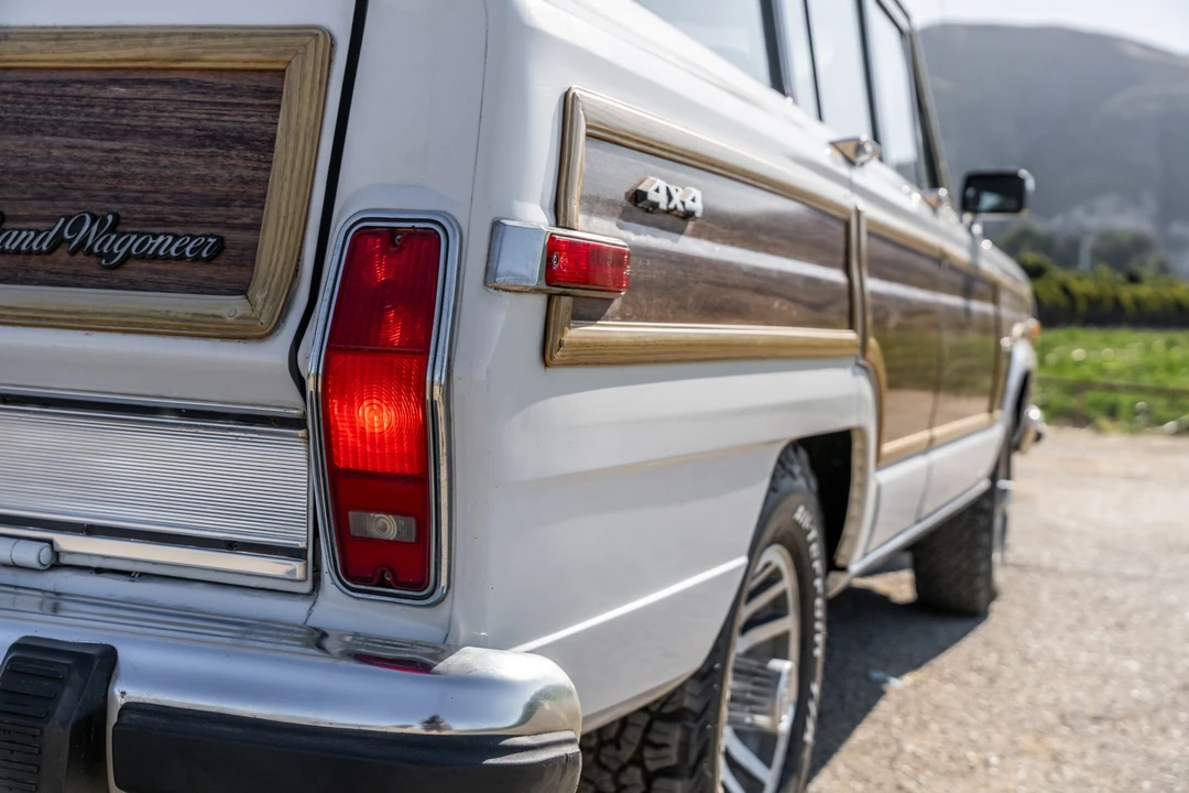 1989 Jeep SJ Grand Wagoneer - Image 21 of 31