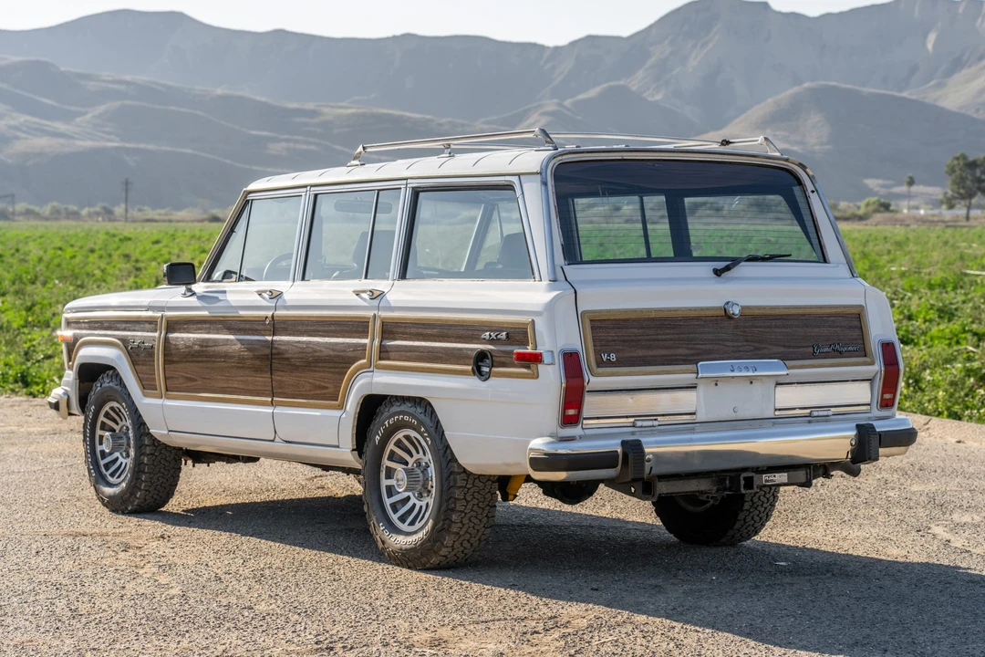 1989 Jeep SJ Grand Wagoneer - Image 8 of 31